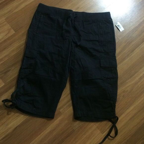 No Boundaries Capri pants - Picture 3 of 4